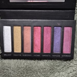 Younique Eyeshadow Palette
